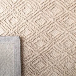 Lola Geometric Tufted Rug - Safavieh -Home Decor Store GUEST 24f6d3a0 e70b 410d a23a a046ed4f9b74