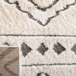 Angelique Geometric Design Loomed Rug - Safavieh 9 Angelique Geometric Design Loomed Rug - Safavieh -Home Decor Store GUEST 37d150be 05cd 4ecd a009 f8f16a2126cb