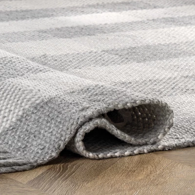 NuLOOM Ellis Hand Woven Farmhouse Plaid Fringe Area Rug 5 NuLOOM Ellis Hand Woven Farmhouse Plaid Fringe Area Rug - Image 3