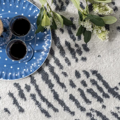 NuLOOM Antonella Modern Abstract Maze Area Rug 8 NuLOOM Antonella Modern Abstract Maze Area Rug - Image 6