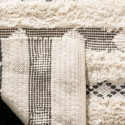 Ashlee Geometric Design Woven Rug - Safavieh -Home Decor Store GUEST dfae655e b7d3 49ee b1ee 6266f98ee119